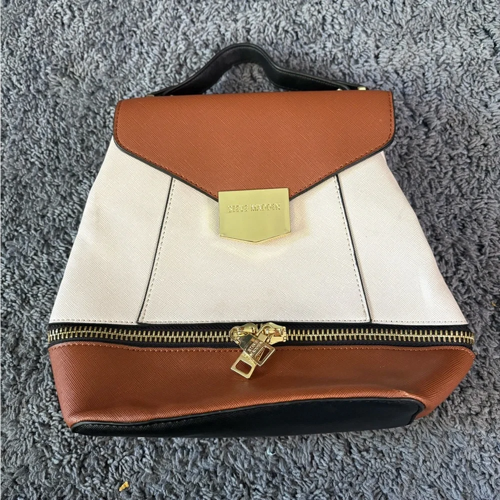 Lightly used Steve Madden bag missing long strap but has a hand strap on top - Picture 1 of 6